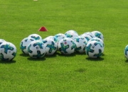 三亿体育体育网站-狼堡客场惊险战平，德甲榜首宝座岌岌可危，狼堡球员名单