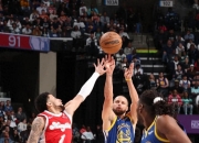 三亿体育体育网页版-关于太阳客场力克雄鹿，布克贡献全面数据的信息