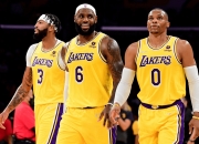 三亿体育体育新闻-火焰淘汰湖人，冲上榜首