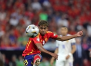 三亿体育体育网站-欧洲足球联赛实力对决，胜负未卜