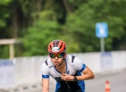 三亿体育体育官方入口-西班牙铁人三项选手让人注目：拿下金牌