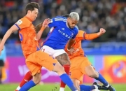 三亿体育体育官方-亚冠赛场球员绝技飞舞，观众喝彩声震天的简单介绍