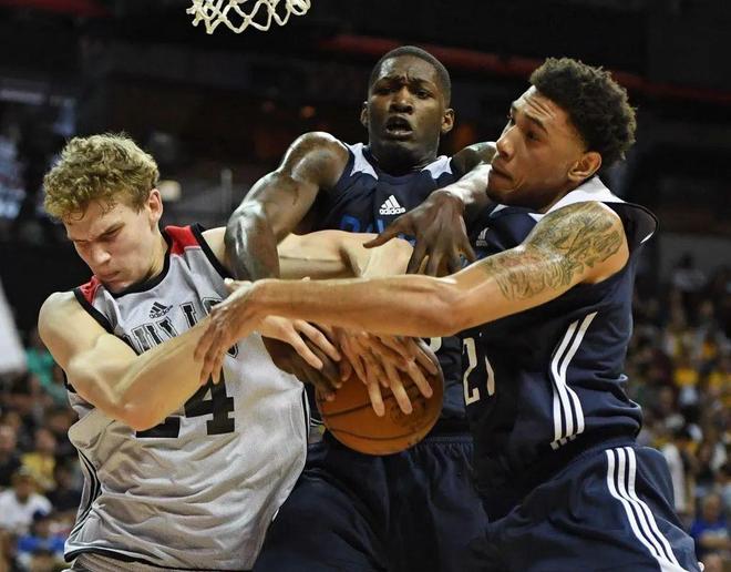 小牛遭遇雄鹿逆转，惨遭三连败的简单介绍