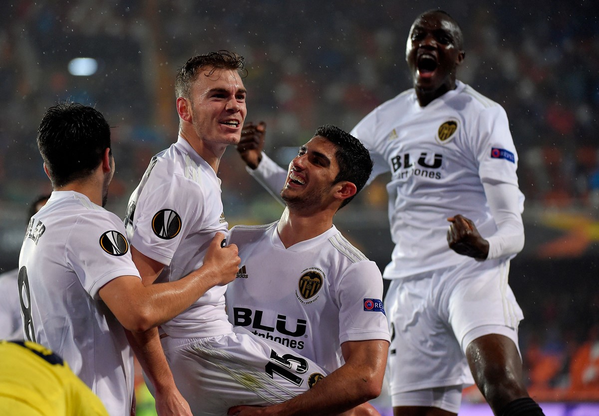 包含瓦伦西亚客场惊险逆转莱加内斯的词条