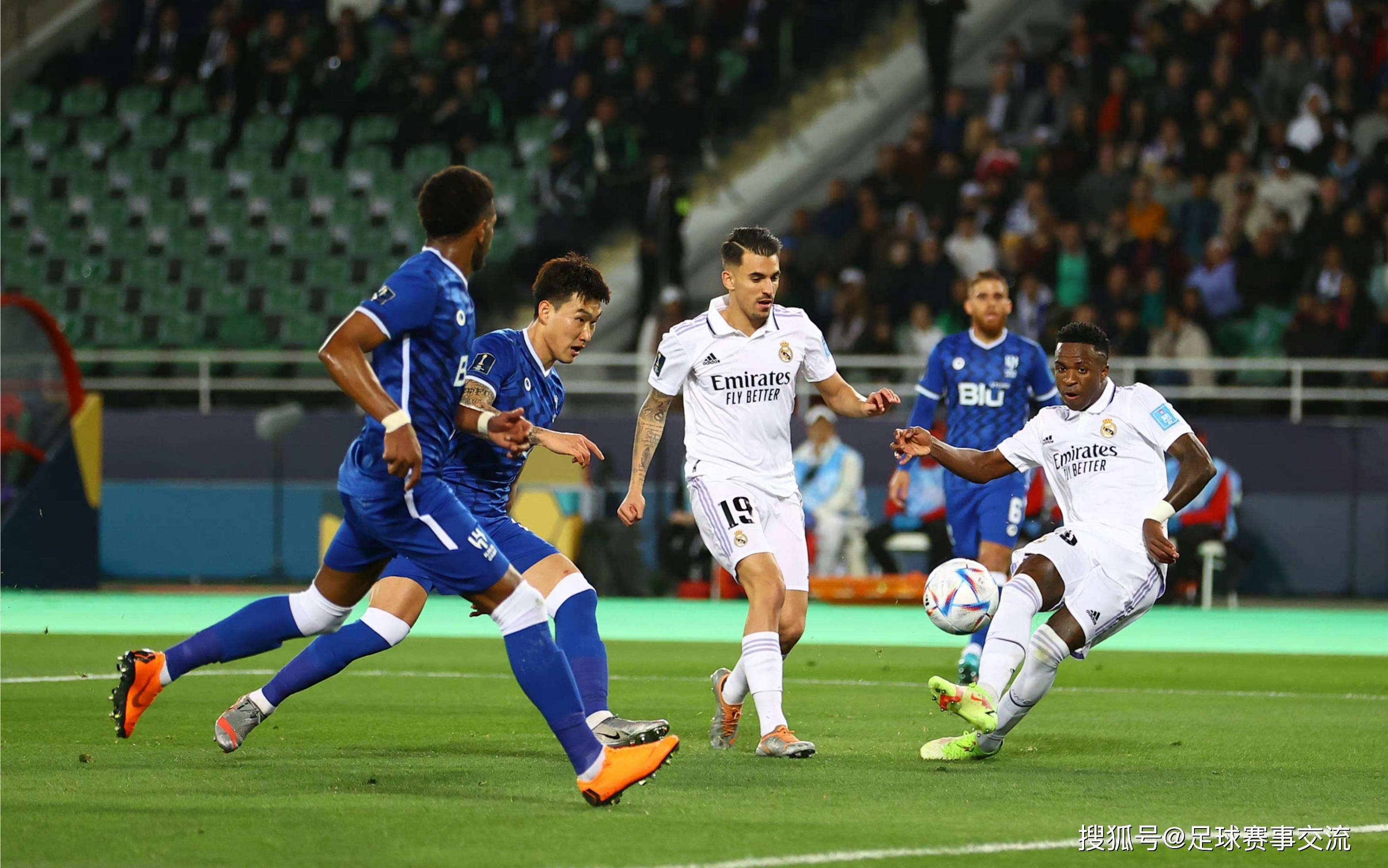 精彩的足球比赛，看谁能一路领先获胜！的简单介绍