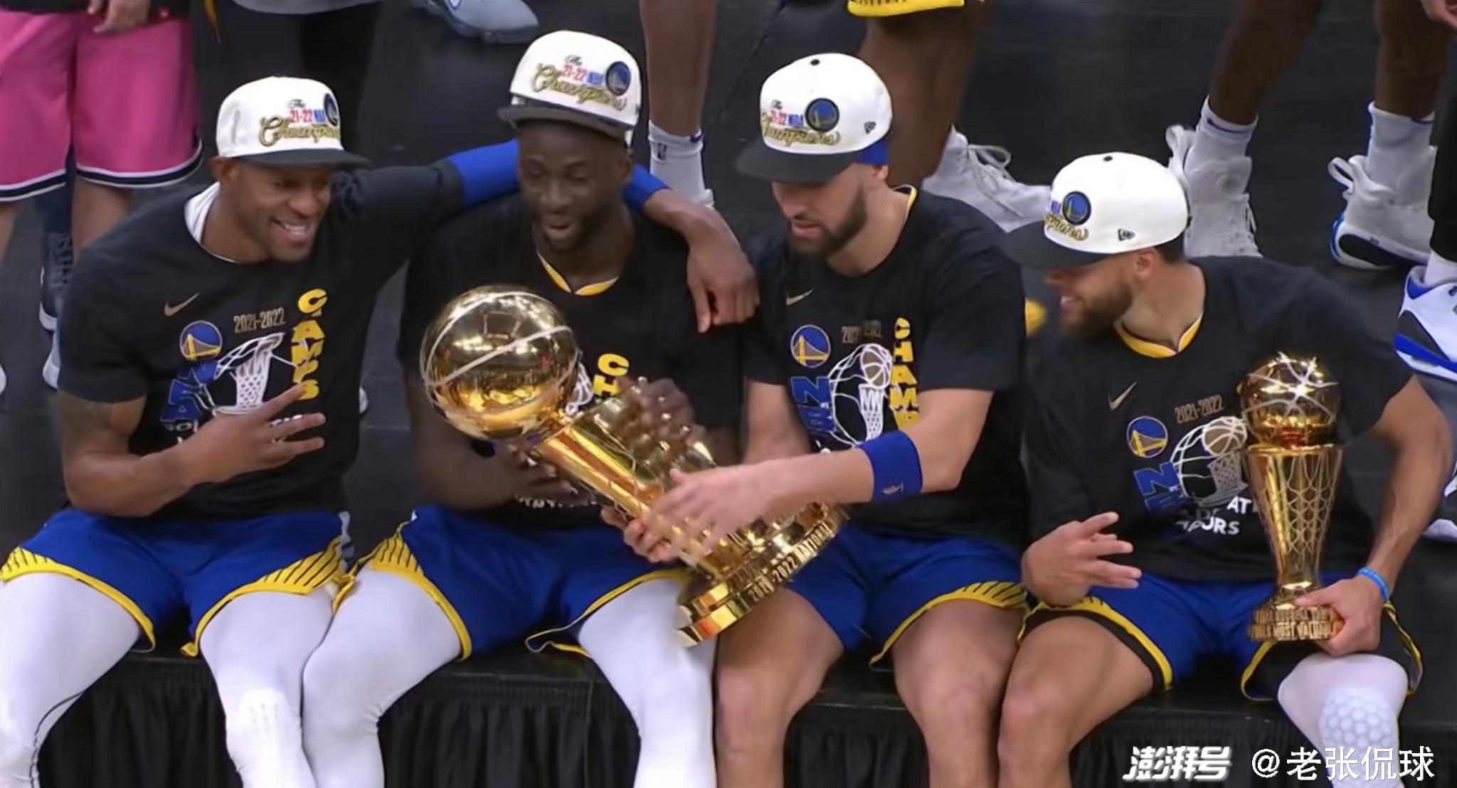 篮球世界杯决赛勇士队力压对手，成功捧得奖杯！