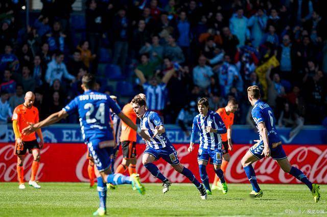 里尔在主场战平对手,法甲争夺榜首激烈 里尔在主场战平对手,法甲争夺榜首激烈