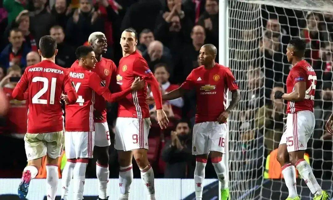 赛场上球员们的激情表现令人动容