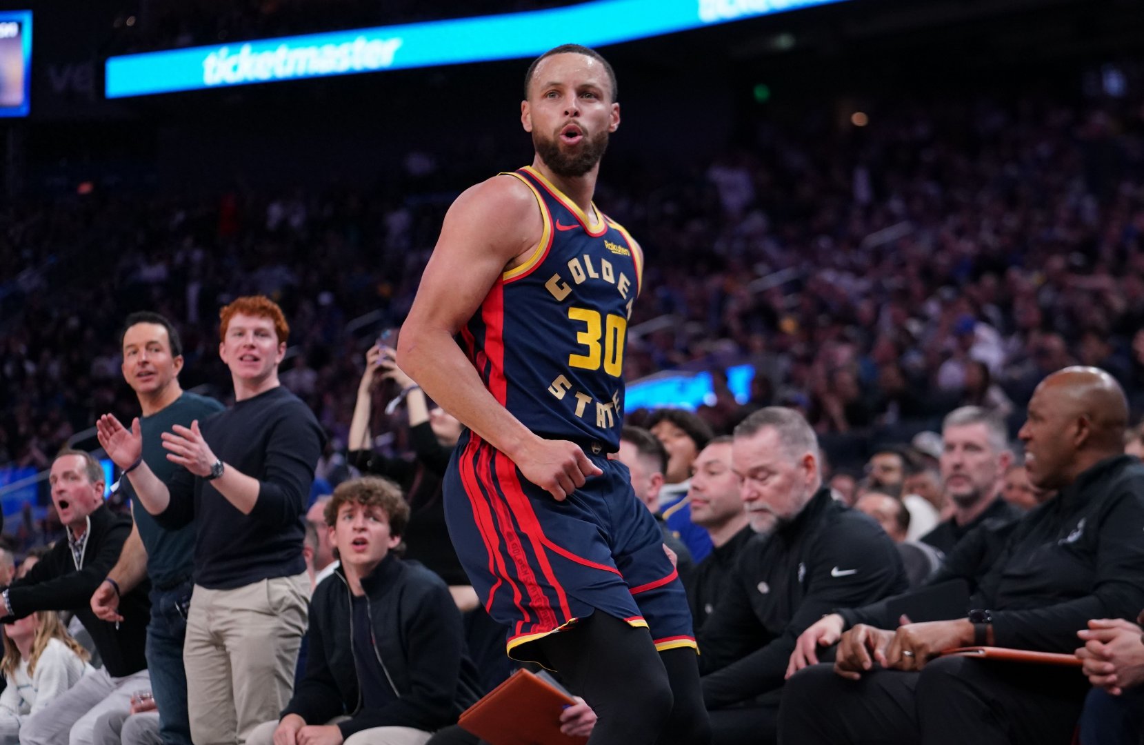 开拓者队客场击败灰熊队，取得重要胜利