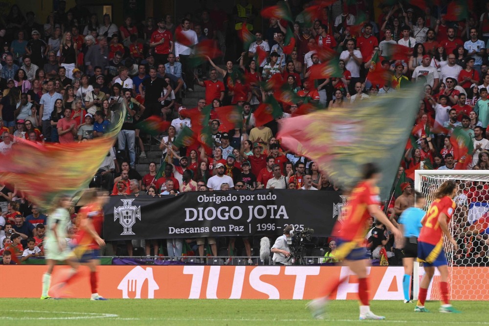 西班牙球迷狂热,期待欧洲杯预选赛胜利 西班牙球迷狂热,期待欧洲杯预选赛胜利