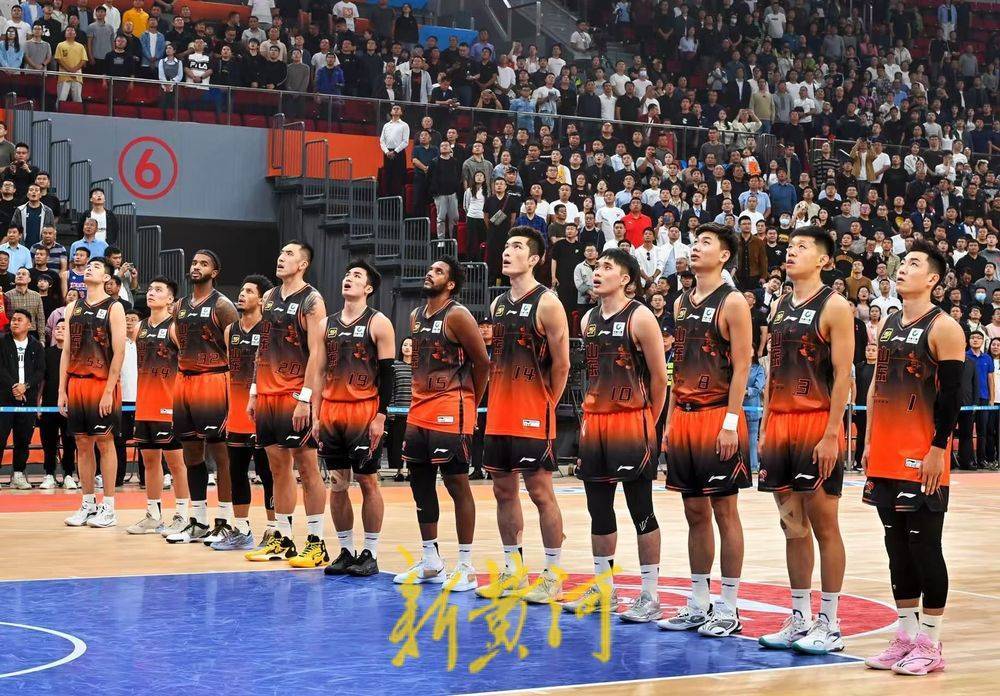 各国球队在国际篮球联赛中争夺胜利 各国球队在国际篮球联赛中争夺胜利