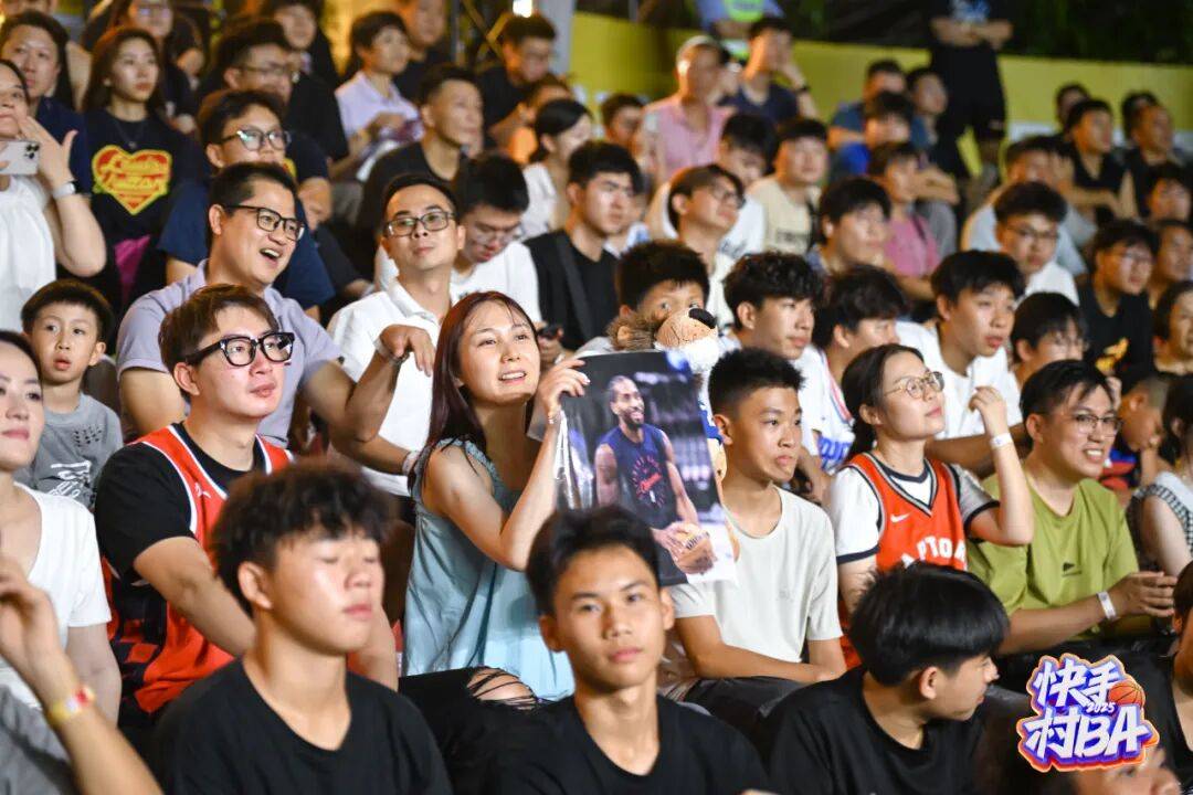 包含现场观众尖叫声不断,球场内外绝对精彩绝伦!的词条 包含现场观众尖叫声不断,球场内外绝对精彩绝伦!的词条