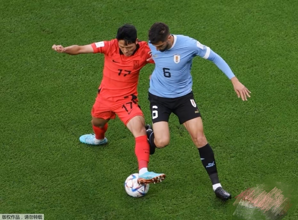 足球场上强强对话,谁能捧起胜利之杯?的简单介绍 足球场上强强对话,谁能捧起胜利之杯?的简单介绍