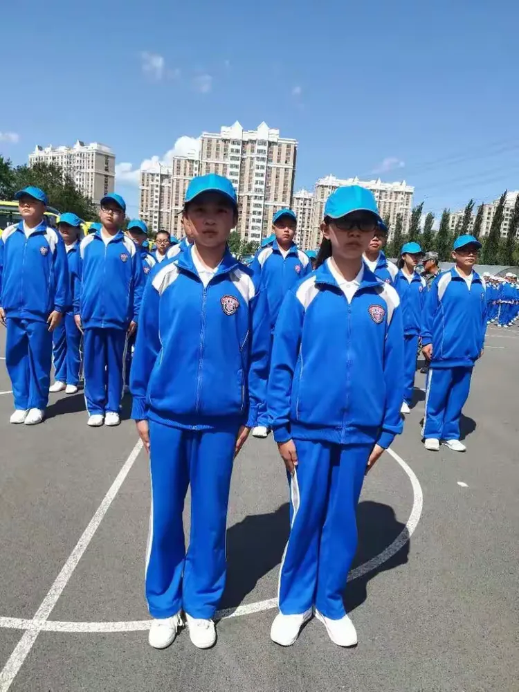 队员们斗志昂扬、全力以赴,载入历史 队员们斗志昂扬、全力以赴,载入历史