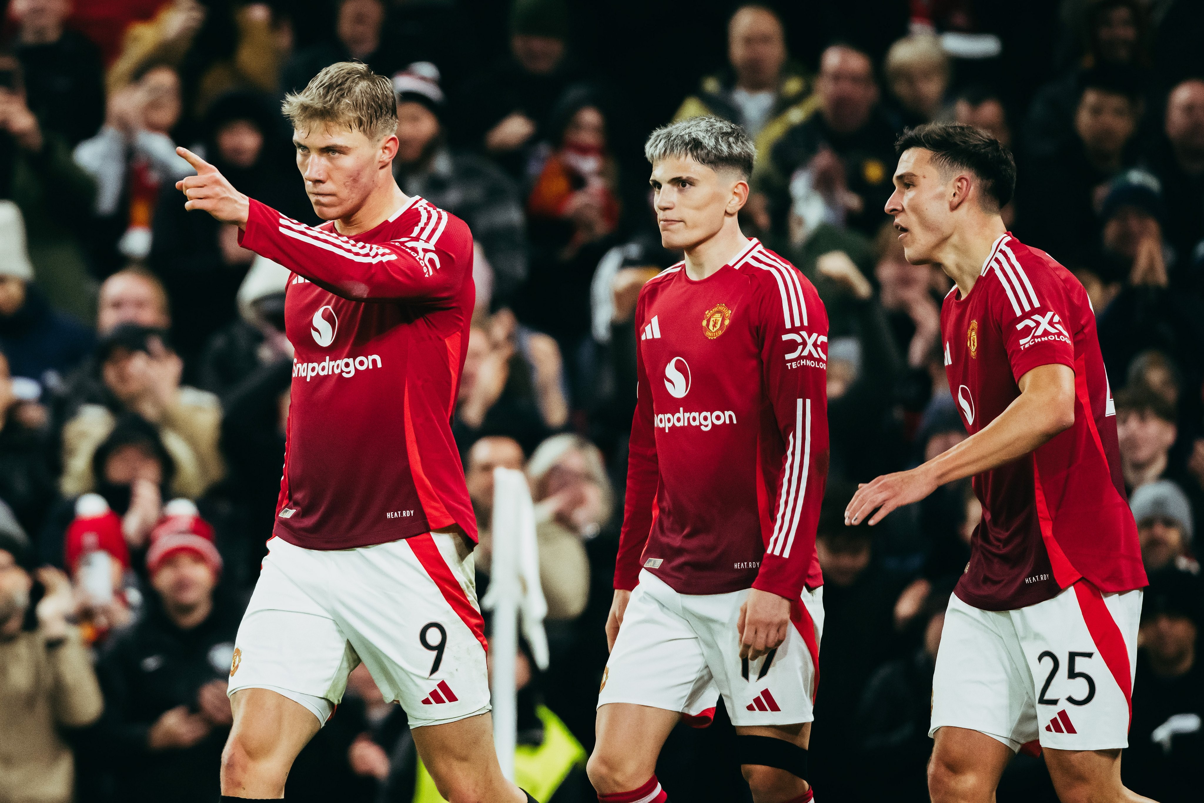 防线失守,曼联下半场连失两球的简单介绍 防线失守,曼联下半场连失两球的简单介绍