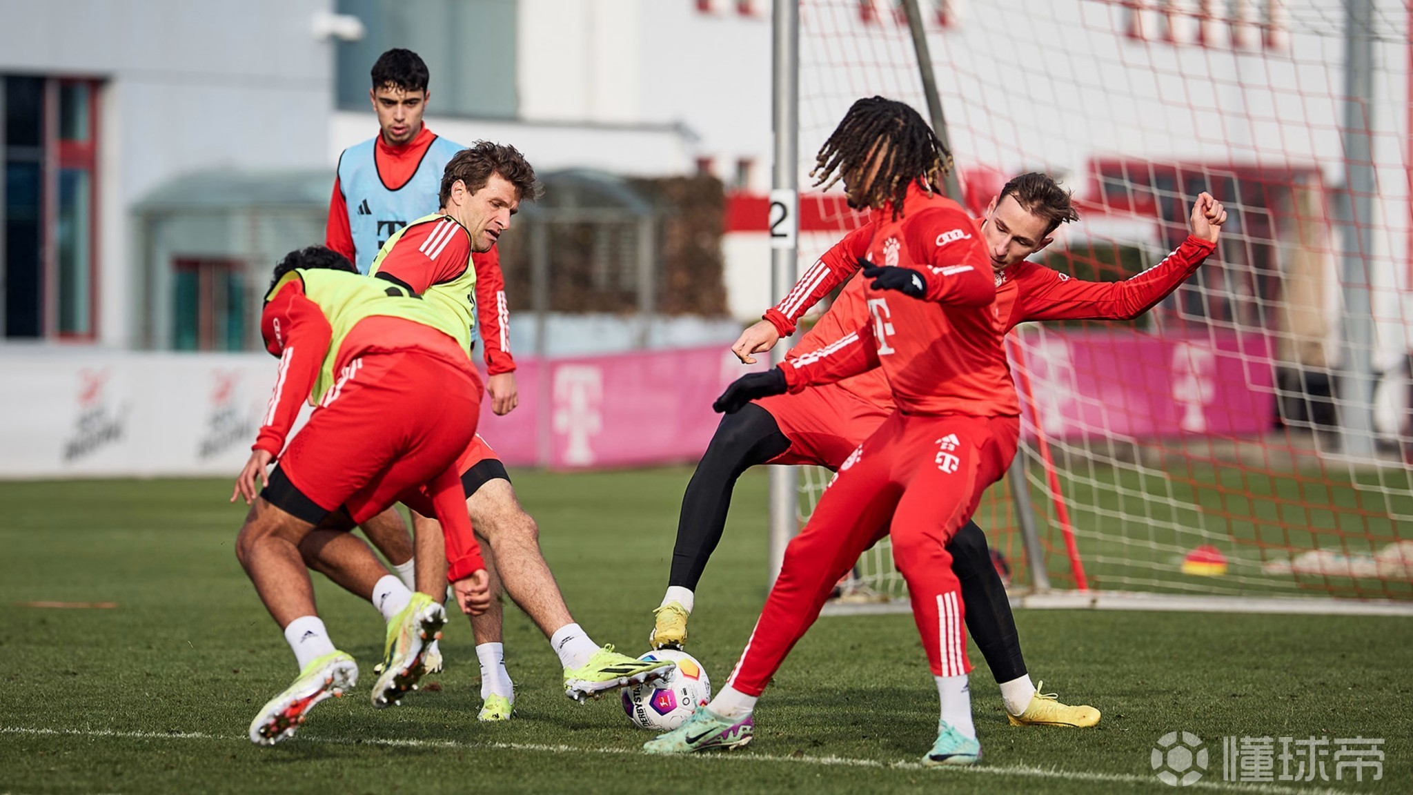 拜仁慕尼黑中场因伤缺席重要比赛,球队备战受阻的简单介绍 拜仁慕尼黑中场因伤缺席重要比赛,球队备战受阻的简单介绍