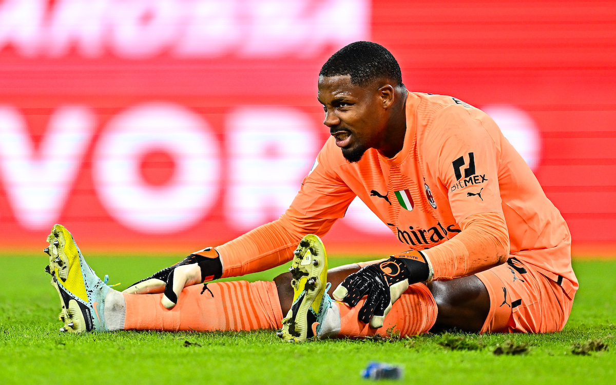 包含比赛延期通知频传，球迷期待升温的词条