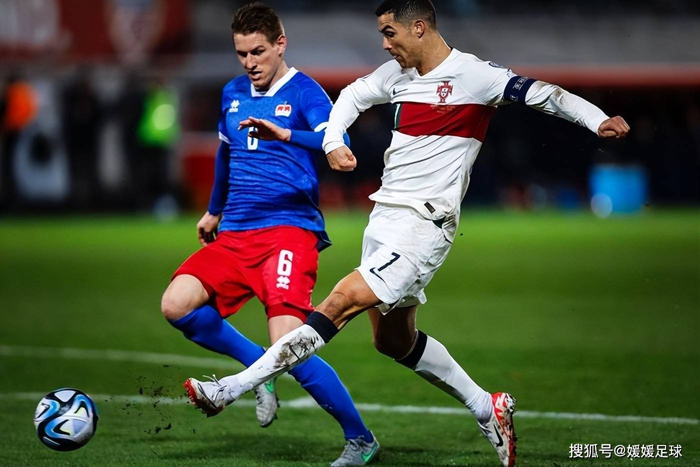 捷克队以稳固防守赢得球迷认可 捷克队以稳固防守赢得球迷认可