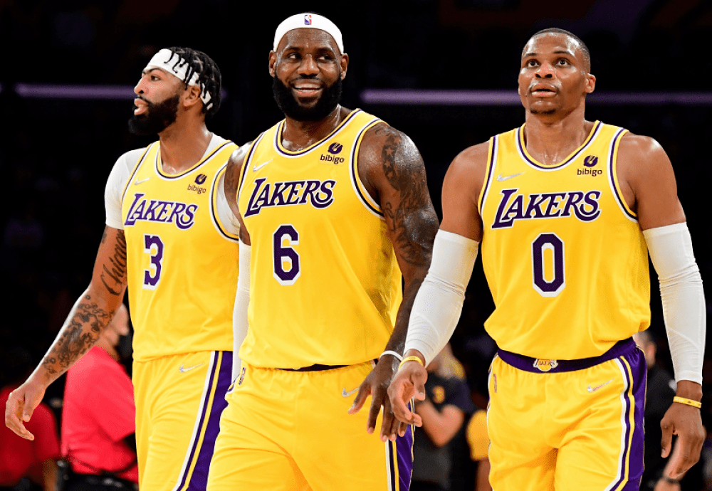 火焰淘汰湖人,冲上榜首 火焰淘汰湖人,冲上榜首