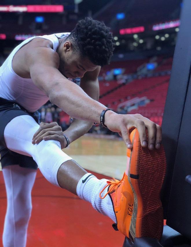 斯科特37+9莫扎里玫瑰33+10!雄鹿险胜绿衫军的简单介绍 斯科特37+9莫扎里玫瑰33+10!雄鹿险胜绿衫军的简单介绍