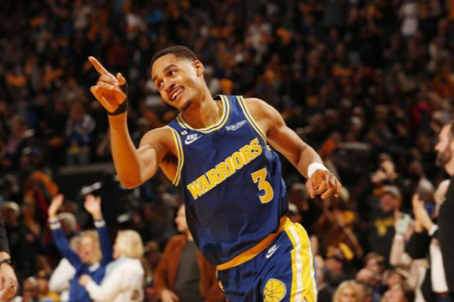 篮网击溃快船，厄文状态火热贡献27+8+4